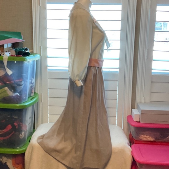 Floral Embroidered Midi Dress - Picture 8 of 10